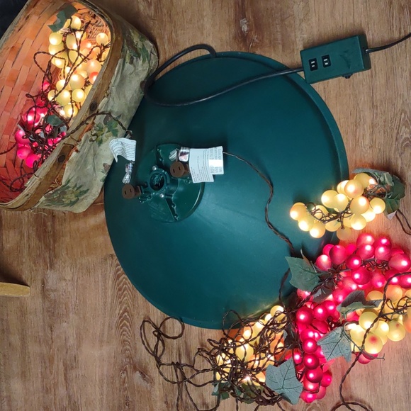 🎅 Rotating Christmas Tree stand with double light plug ins🎄🤶 - Picture 4 of 9